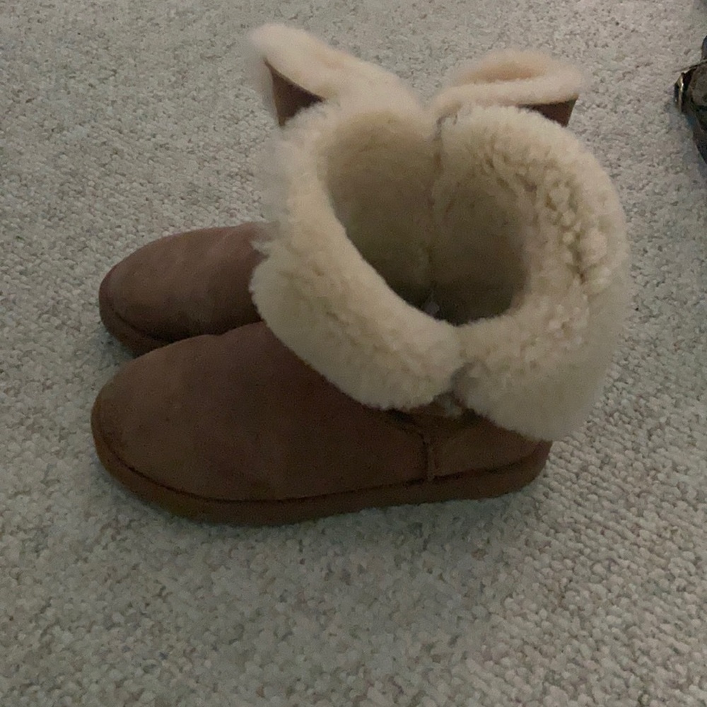 UGG Bailey button boot in chestnut